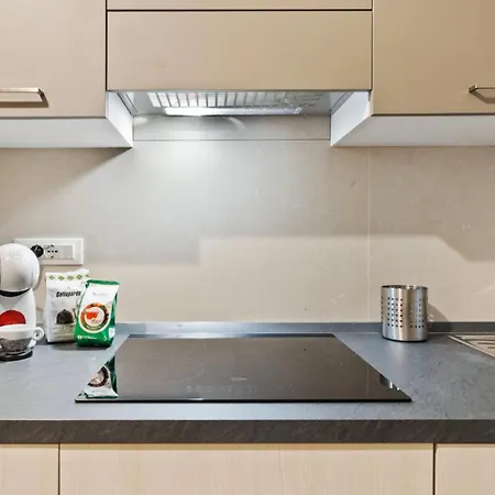 Tiffany - Netflix Per 8pp Con Garage Box Trieste
