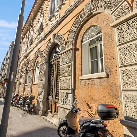 Tiffany - Netflix Per 8pp Con Garage Box Trieste